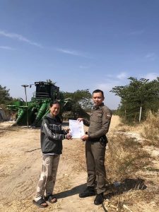 สภ. หนองสาหร่ายออกประชาสัมพันธ์ แนะนำ และตรวจสอบการลักลอบเผาป่า พืชไร่ และพื้นที่เพาะปลูกเพื่อการเกษตร พร้อมทั้งให้คำแนะนำ