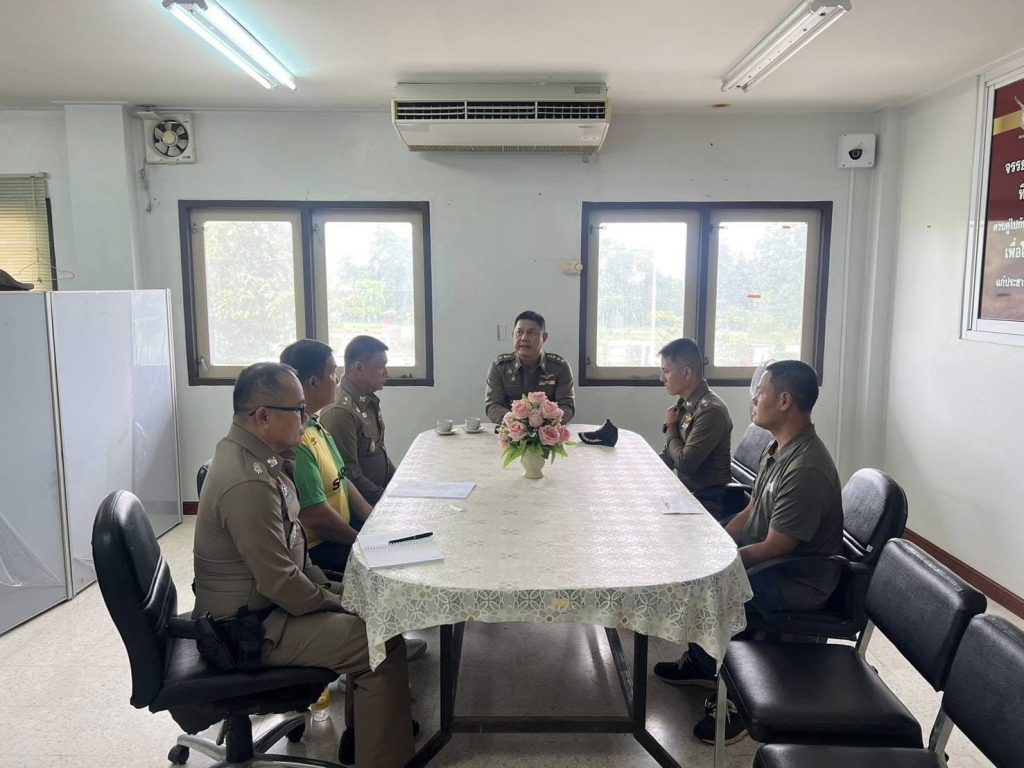 พ.ต.อ.อัทธชนม์ ช่วงงาม รอง ผบก.ภ.จว.นครราชสีมา เดินทางมาตรวจเยี่ยมและประชุมกำชับข้อสั่งการ ฯ ที่ สภ.หนองสาหร่าย